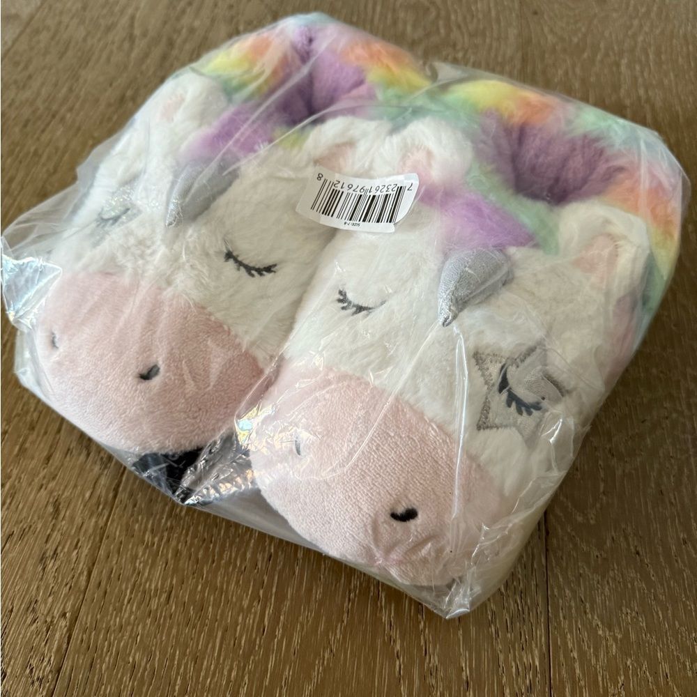 NEW In Package Women’s Unicorn Slippers Cozy Colorful Rainbow Size 7-8